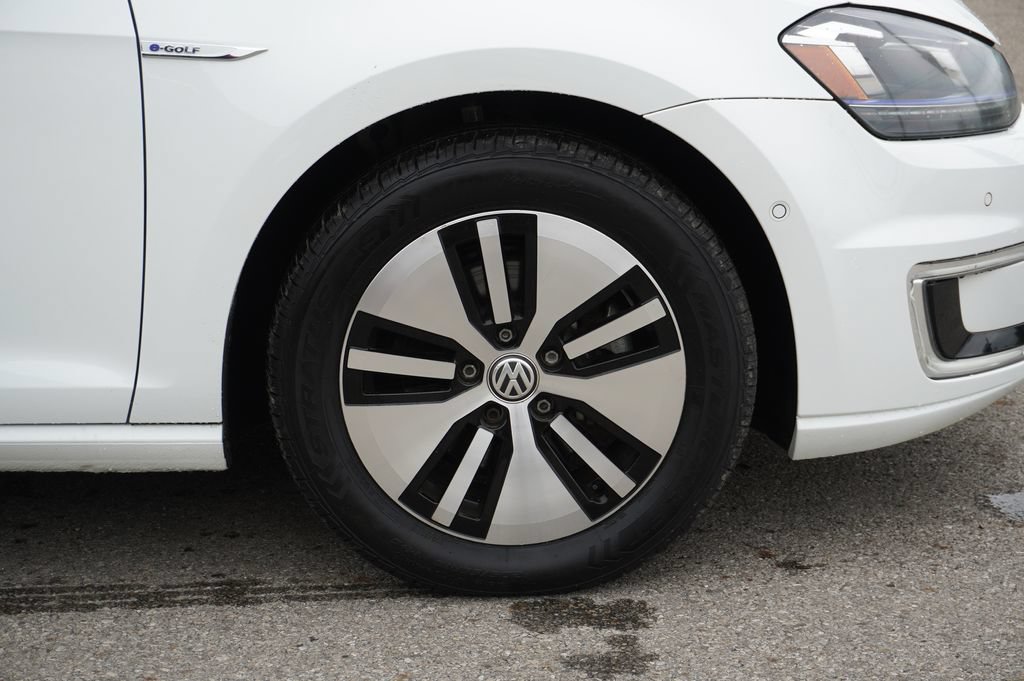 Used 2016 Volkswagen e-Golf SEL Premium w/ Driver Assistance Package FWD image 13
