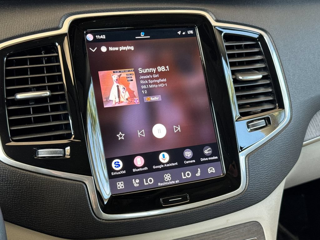 Certified 2023 Volvo XC90 T8 Plus AWD/4WD image 17