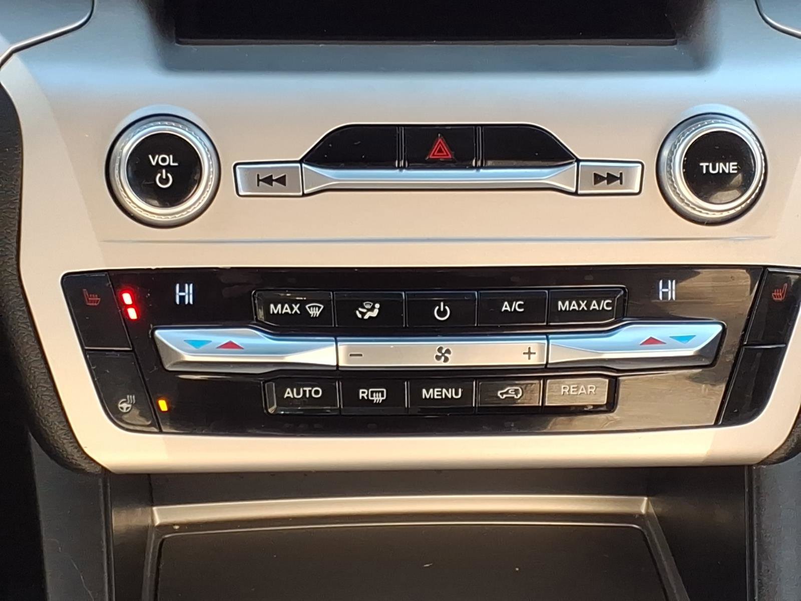 Used 2021 Ford Explorer XLT w/ Equipment Group 202A image 7