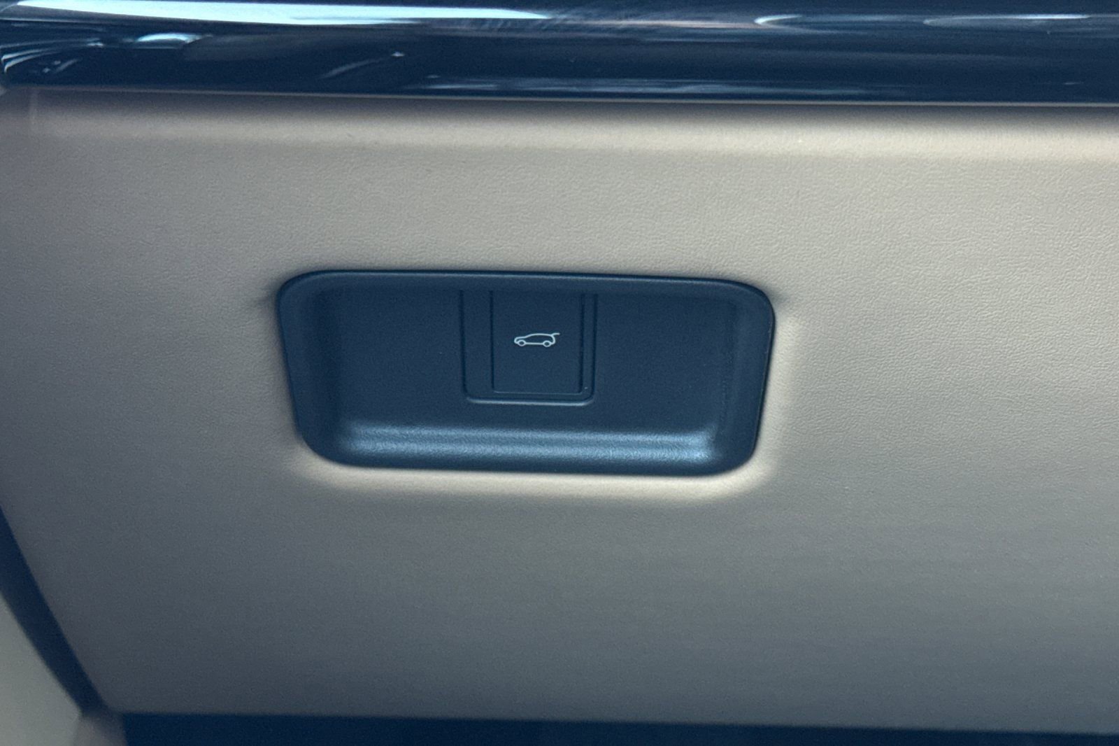 Certified 2023 Land Rover Range Rover SE image 32