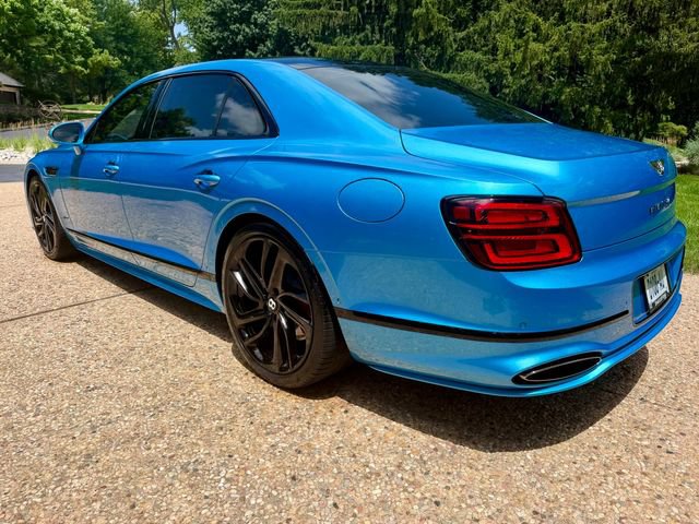 Used 2025 Bentley Flying Spur Plug-In Hybrid AWD/4WD image 4