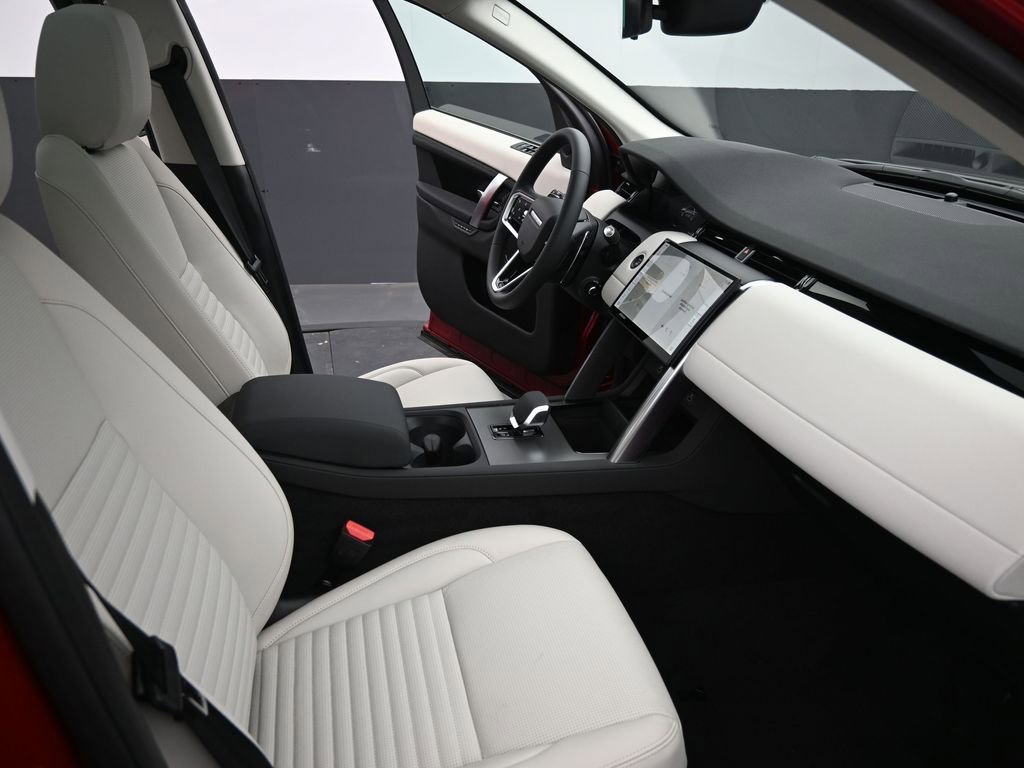 Used 2025 Land Rover Discovery Sport S image 5
