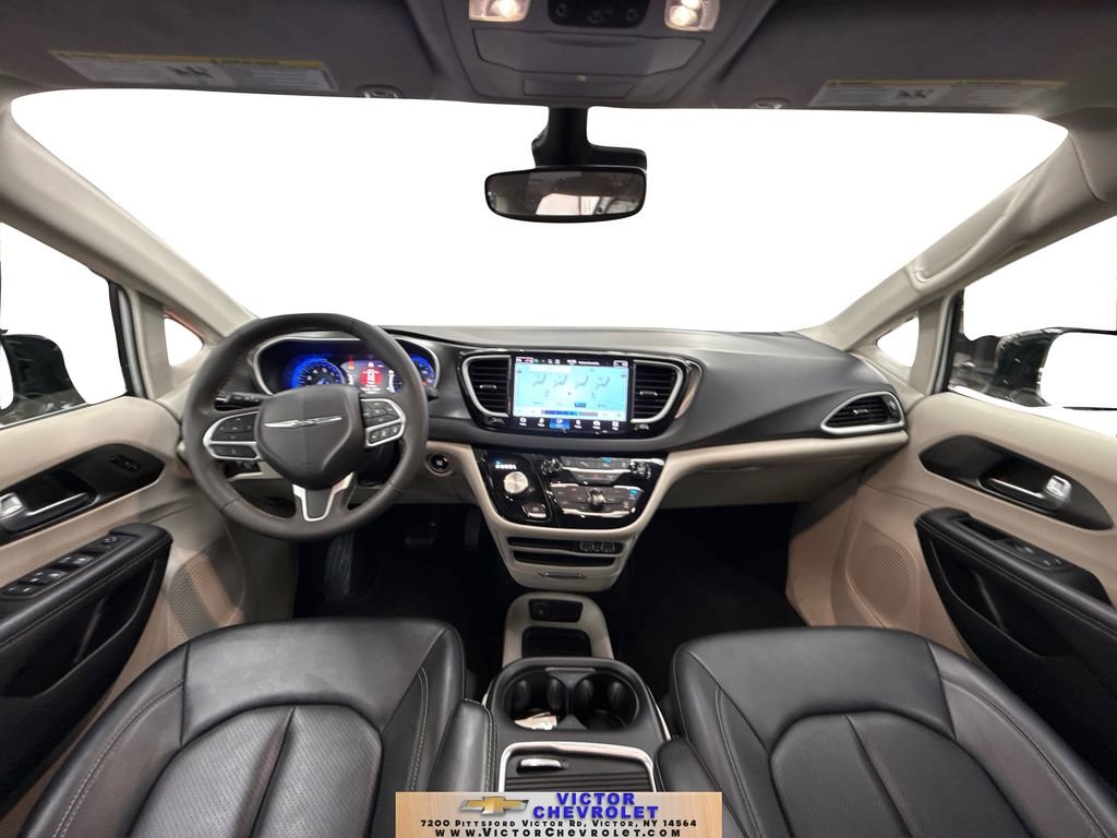 Used 2024 Chrysler Pacifica Touring-L image 19