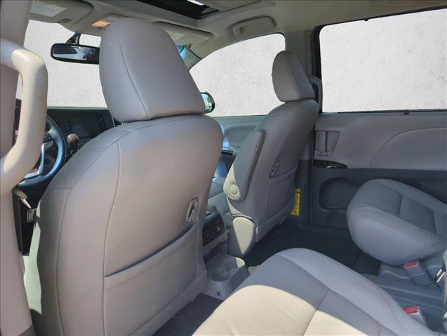 Used 2015 Toyota Sienna XLE Premium FWD image 23