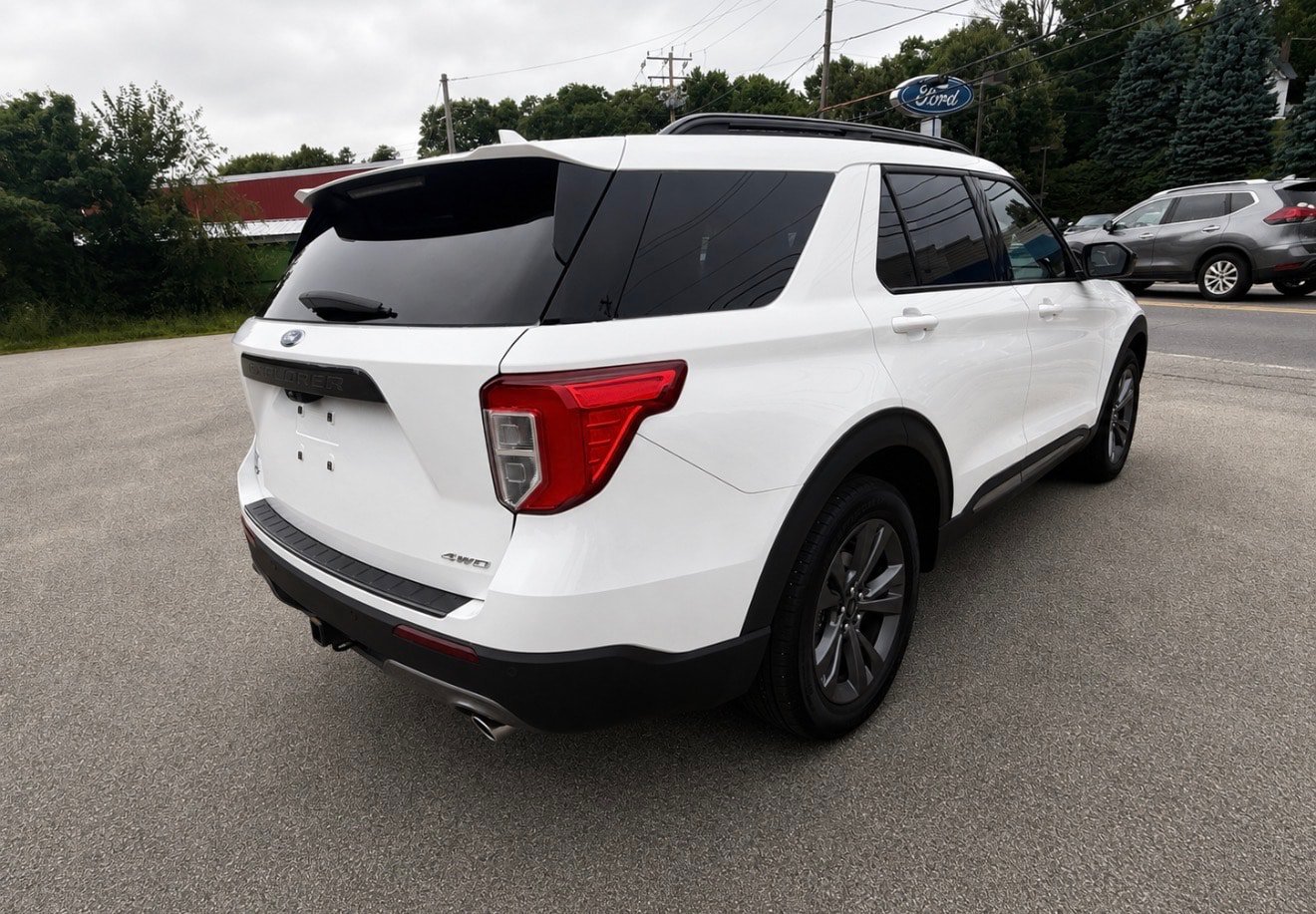 Used 2023 Ford Explorer XLT w/ Equipment Group 202A AWD/4WD image 7