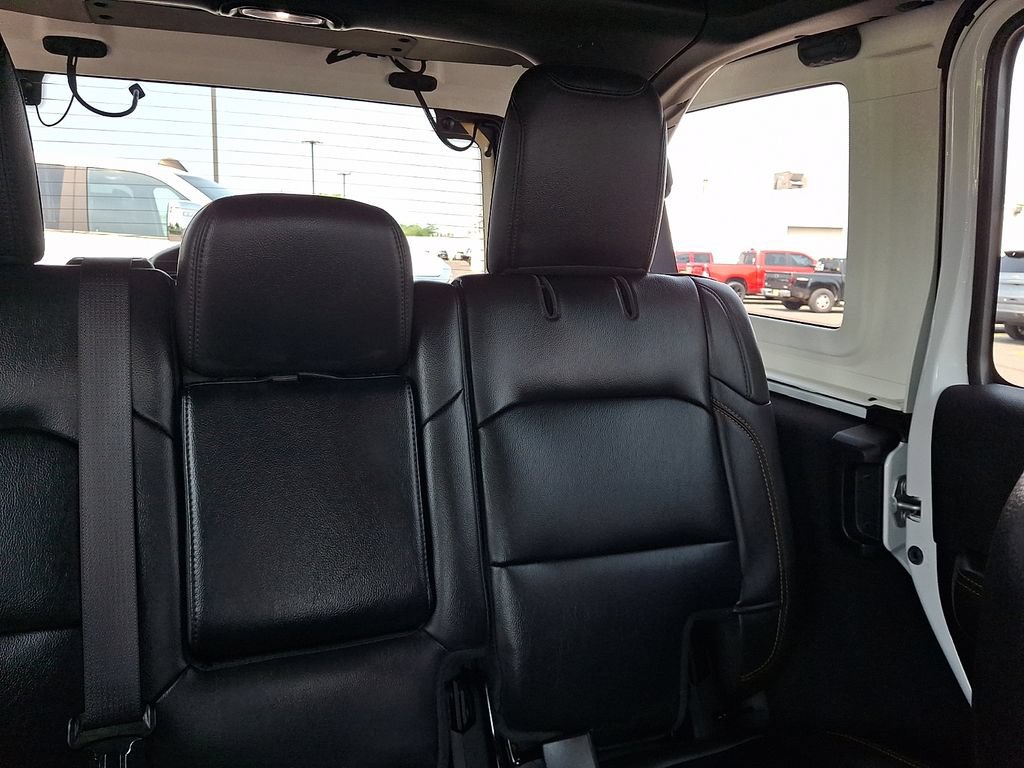 Used 2025 Jeep Wrangler Unlimited Sahara AWD/4WD image 21