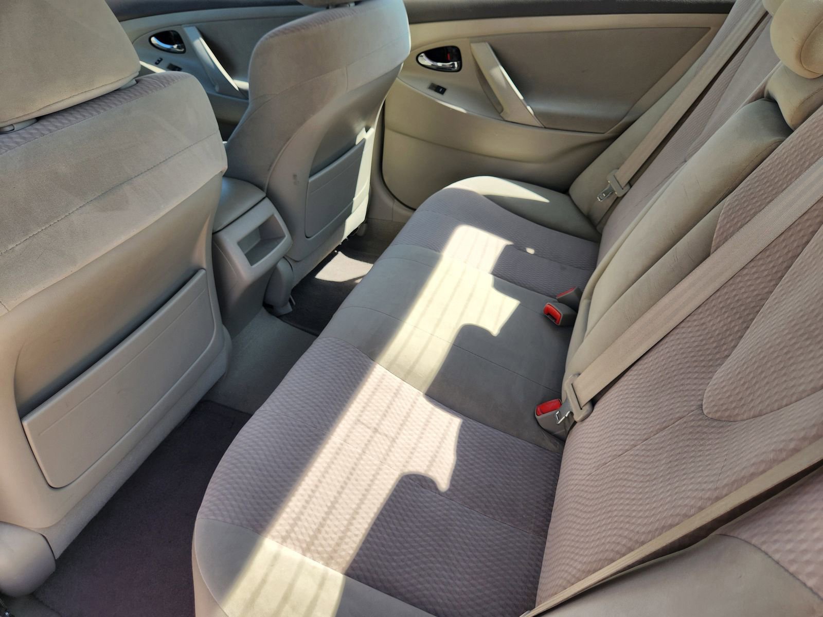 Used 2011 Toyota Camry LE image 32