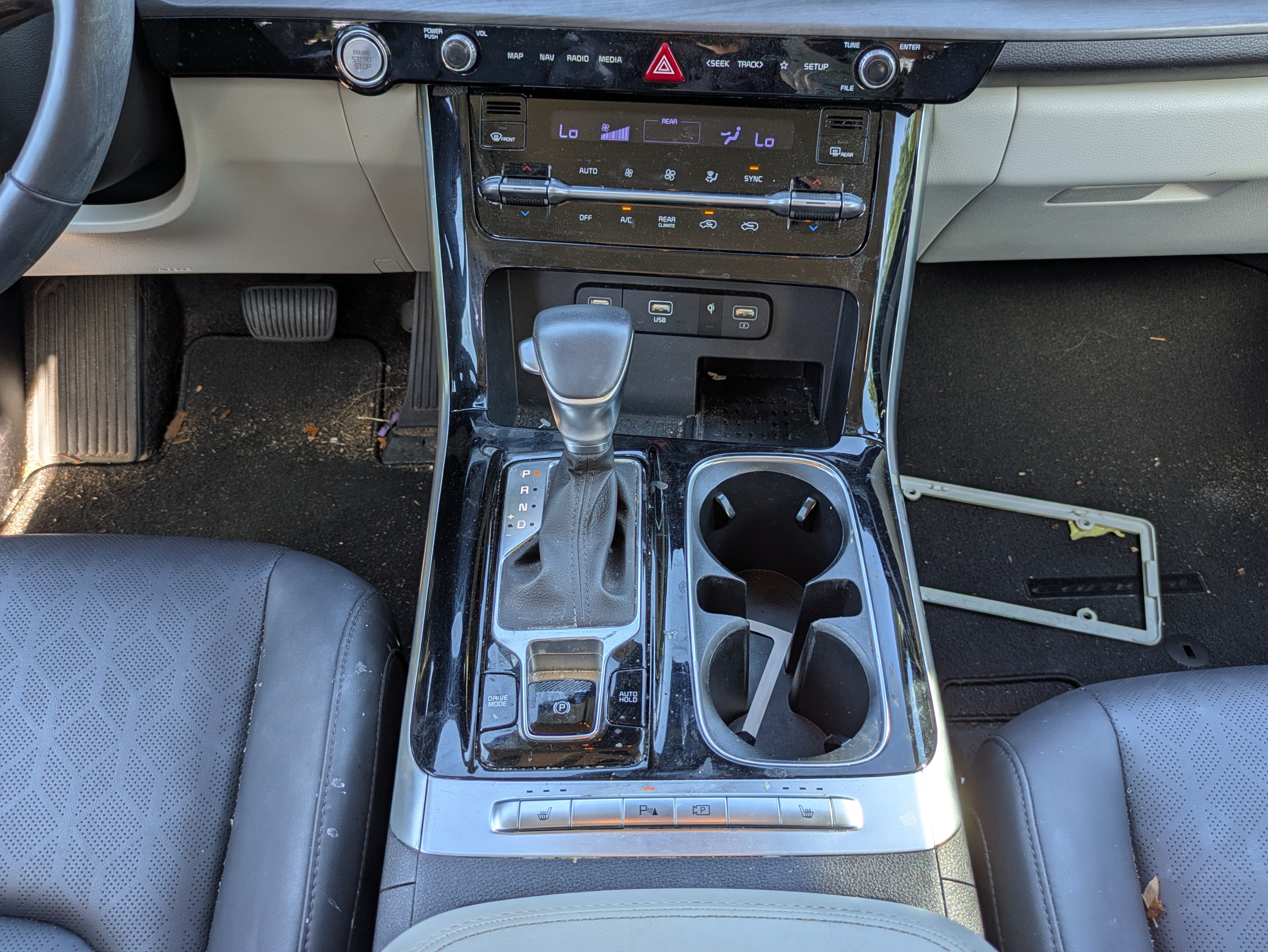 Used 2024 Kia Carnival EX FWD image 19