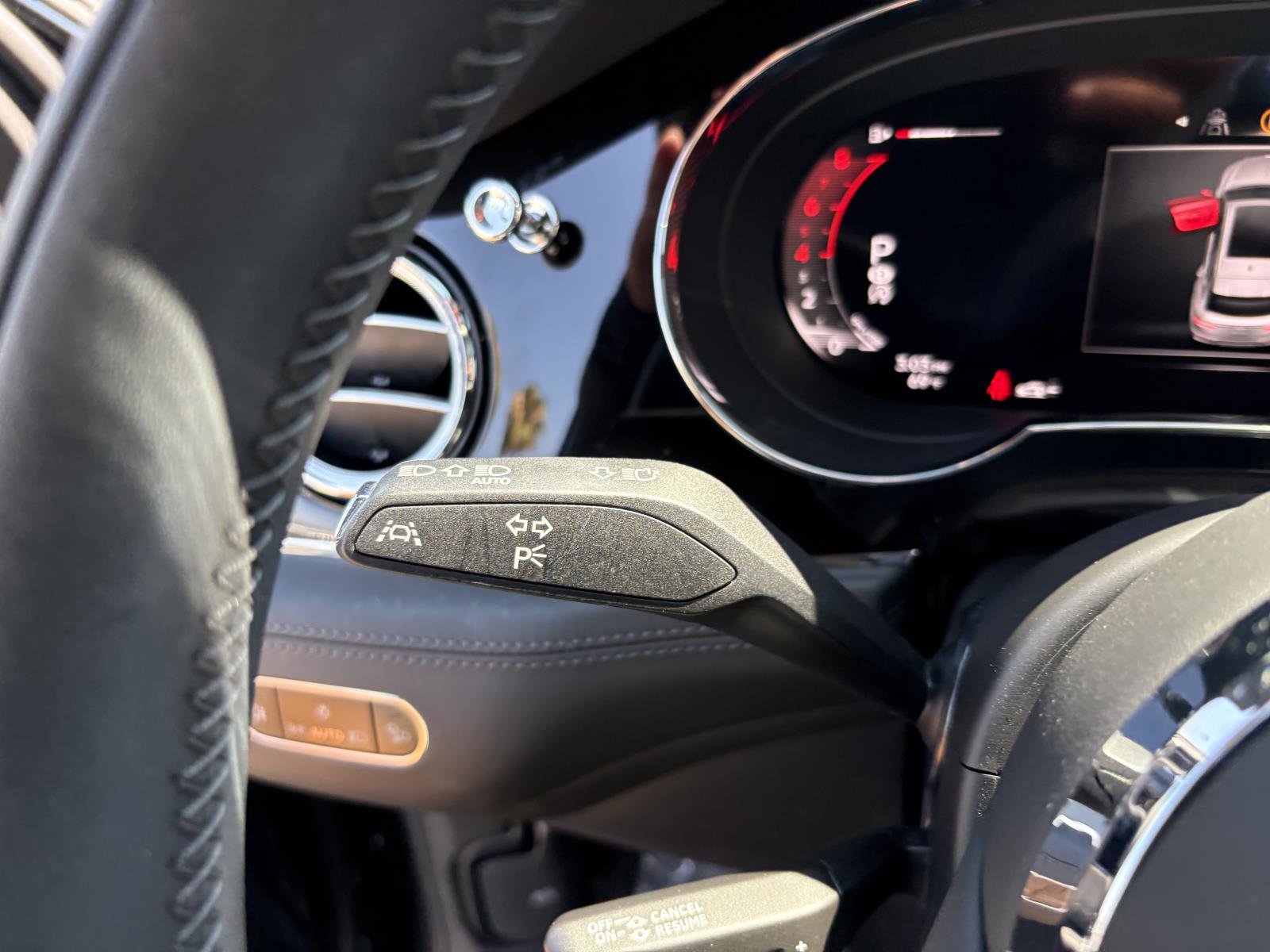 Used 2024 Bentley Bentayga image 29