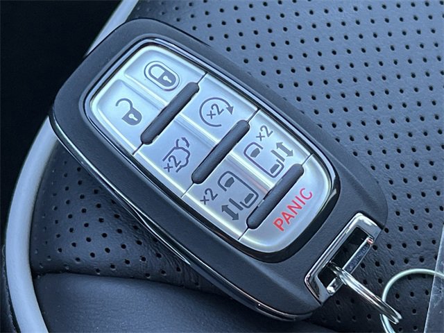 New 2026 Chrysler Pacifica Limited w/ Uconnect Theater Family Group image 35