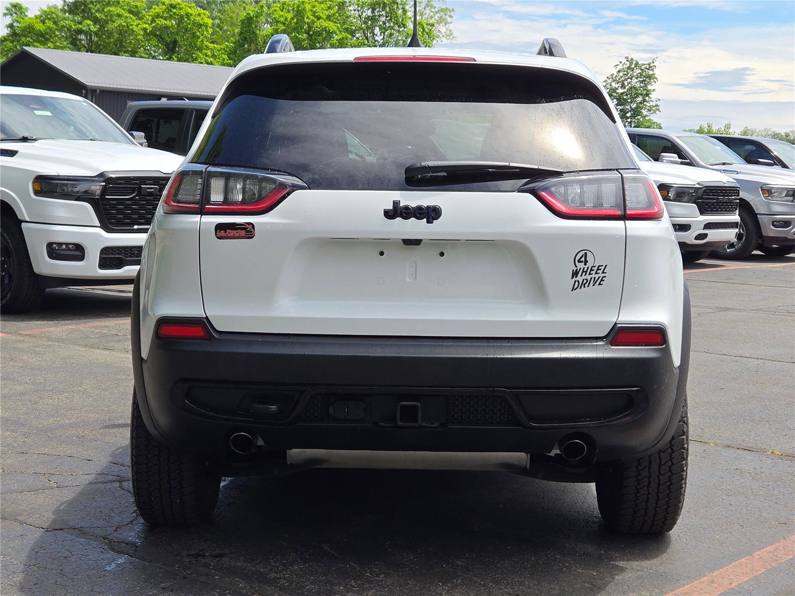 Used 2022 Jeep Cherokee Latitude w/ Sun & Sound Group AWD/4WD image 11