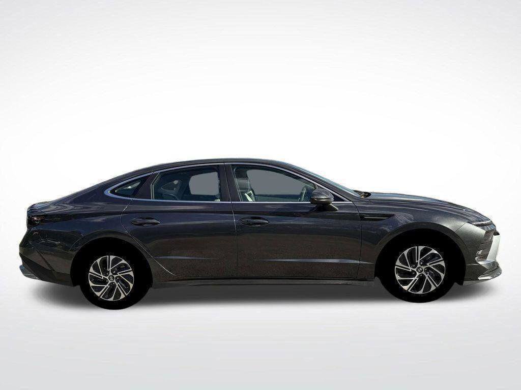 New 2026 Hyundai Sonata Blue FWD image 9