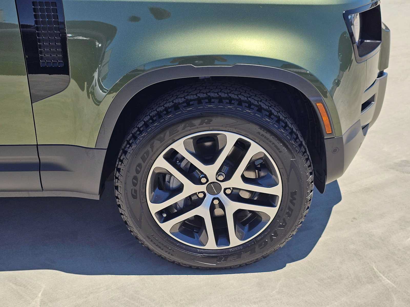 New 2026 Land Rover Defender 110 S AWD/4WD image 9