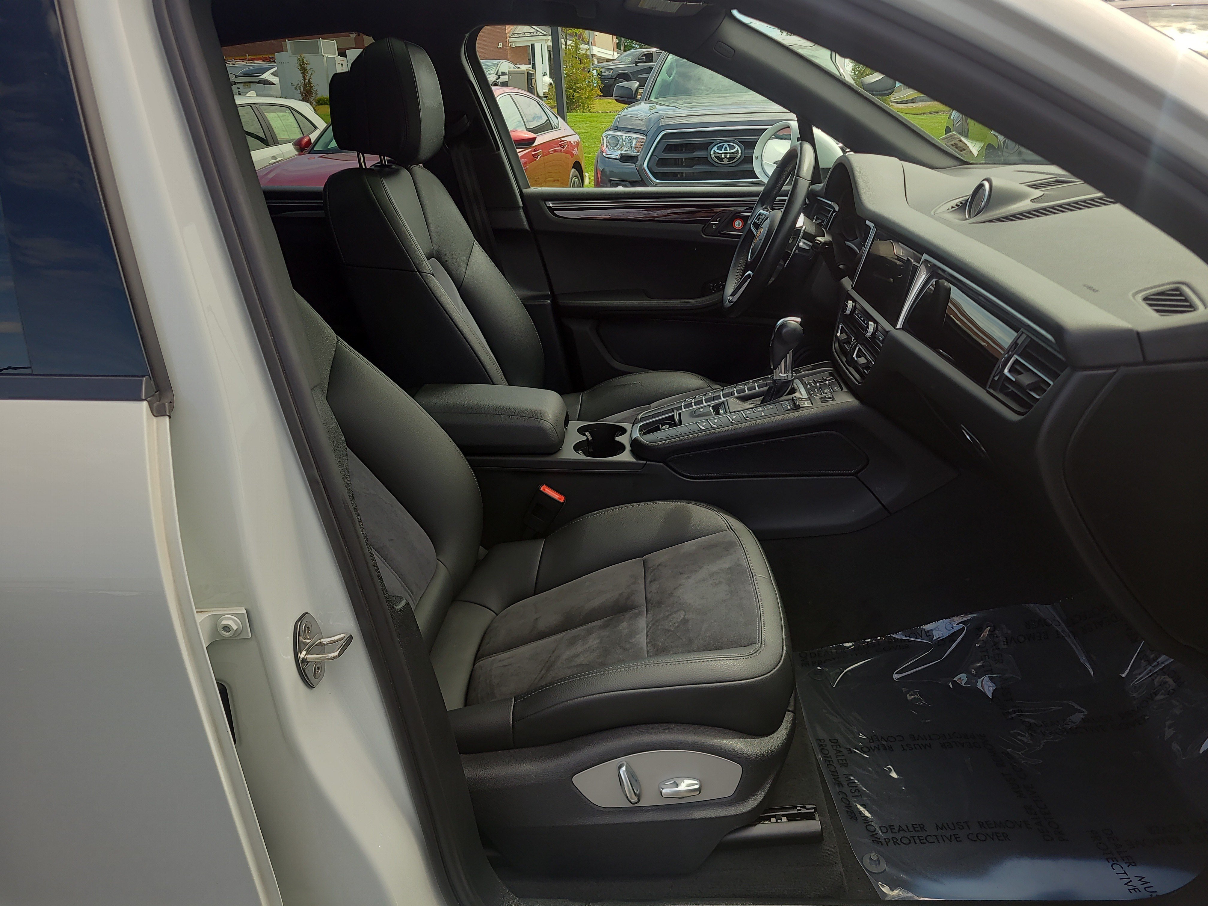 Used 2021 Porsche Macan AWD/4WD image 17