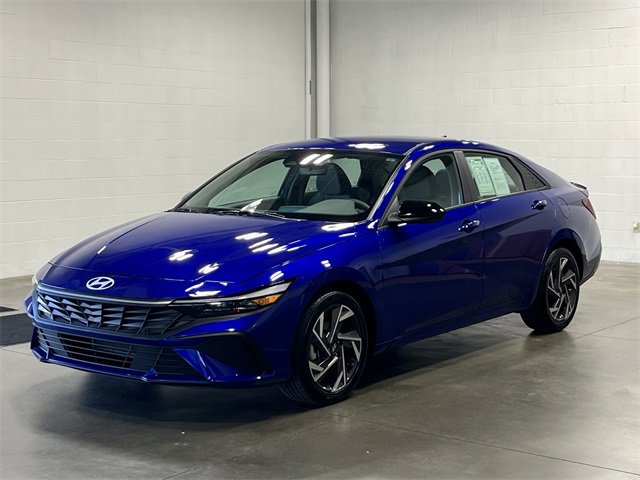 Used 2025 Hyundai Elantra Sport image 2