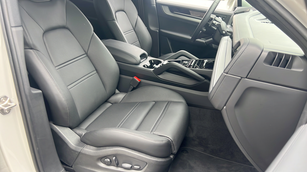 New 2026 Porsche Cayenne Coupe AWD/4WD image 21