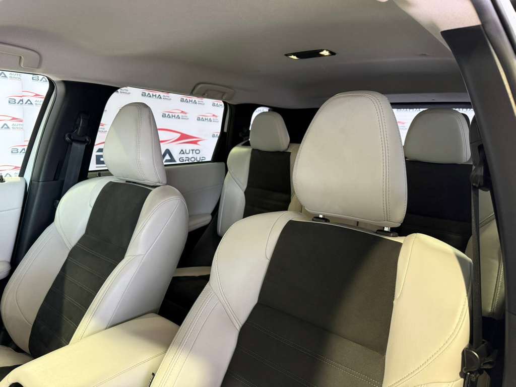 Used 2025 Mitsubishi Outlander Trail Edition image 31