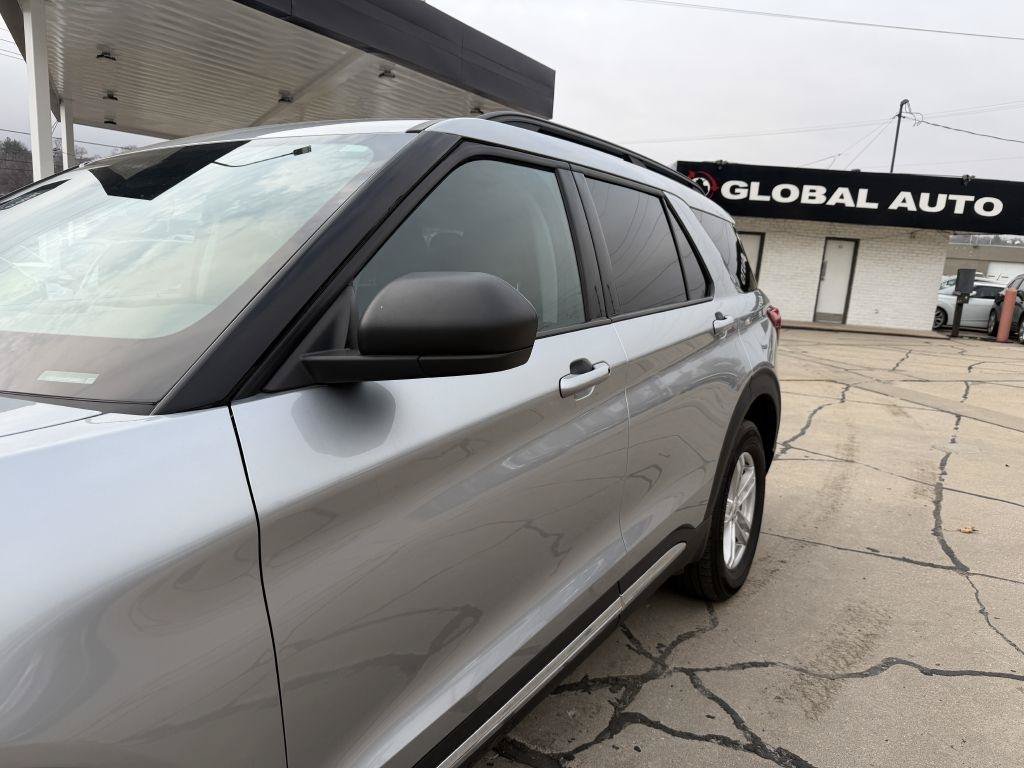 Used 2023 Ford Explorer XLT AWD/4WD image 22
