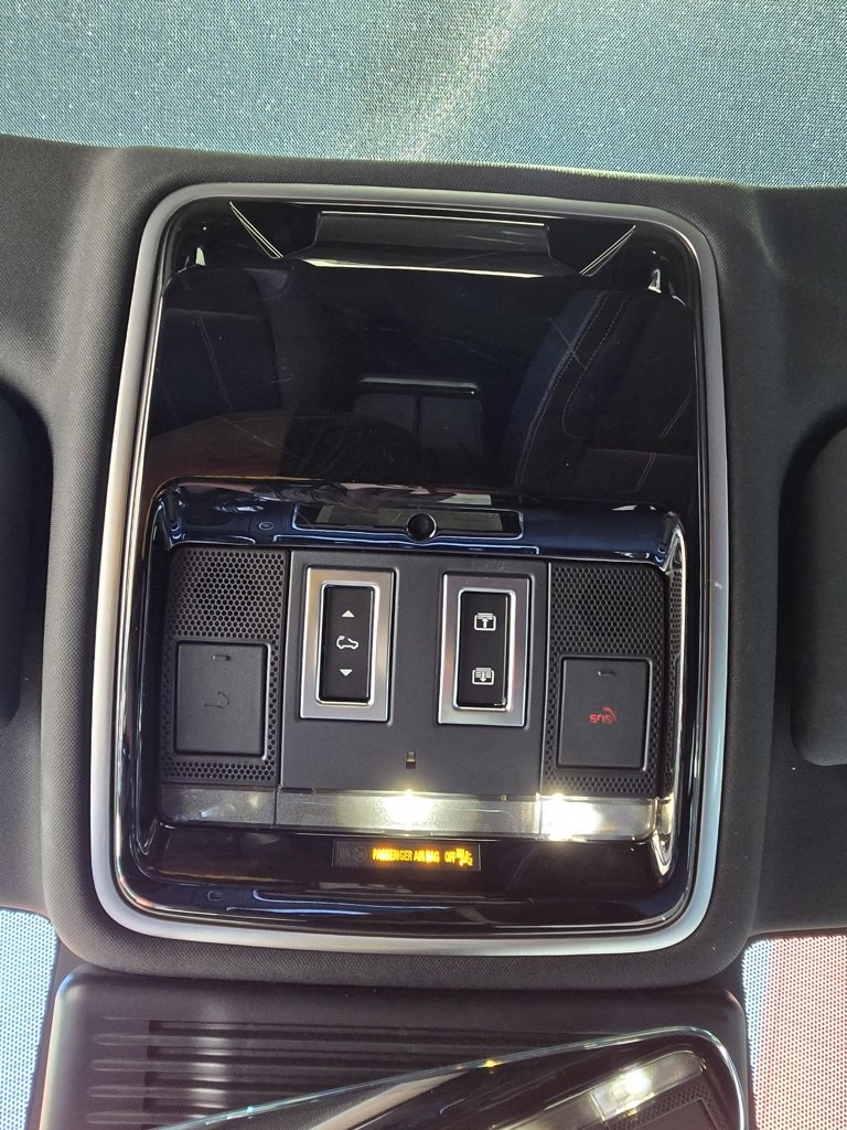 Used 2022 Land Rover Range Rover Velar R-Dynamic S image 22