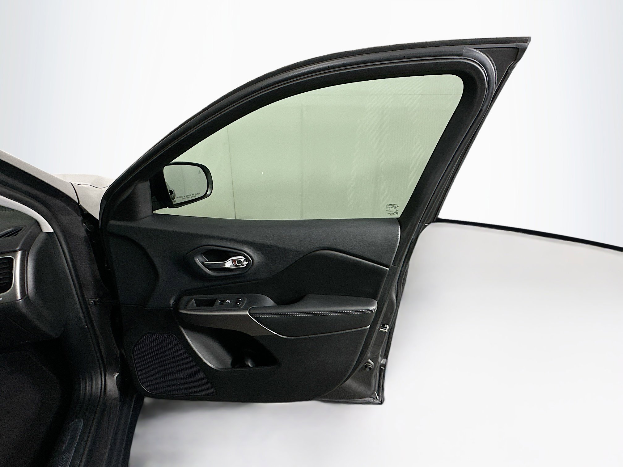 Used 2019 Jeep Cherokee Limited image 32