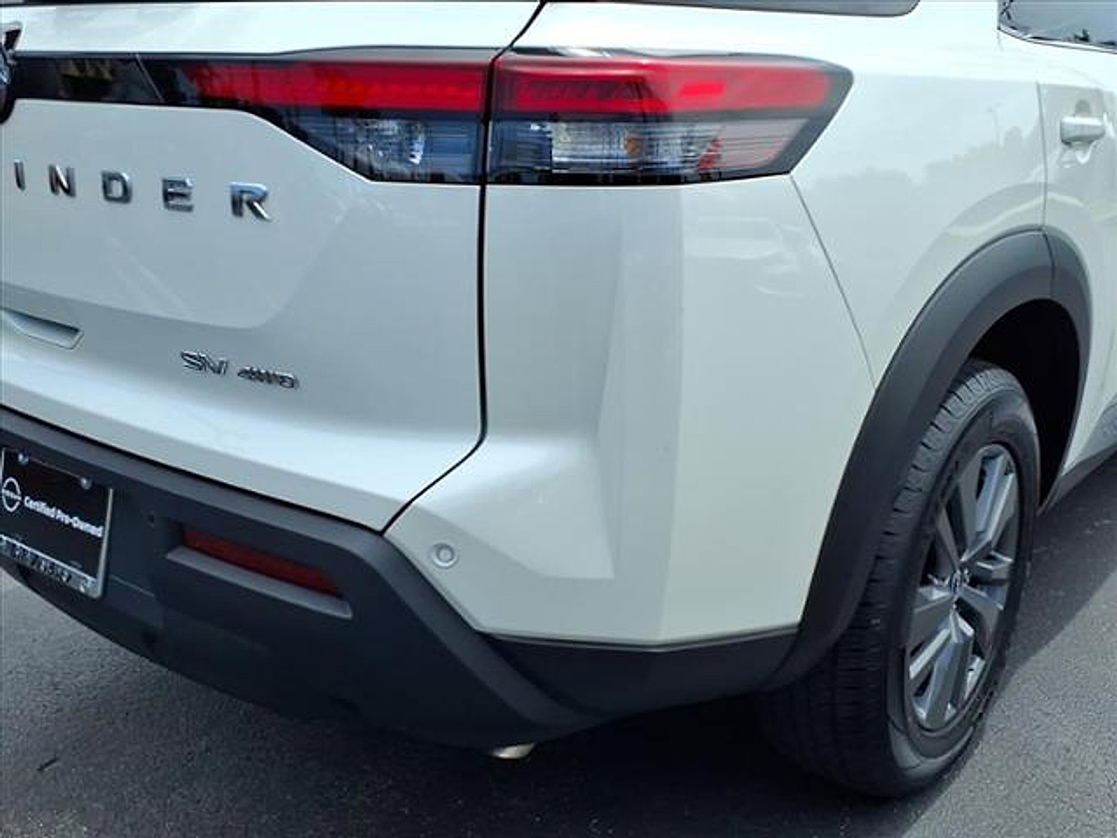 Certified 2024 Nissan Pathfinder SV image 13