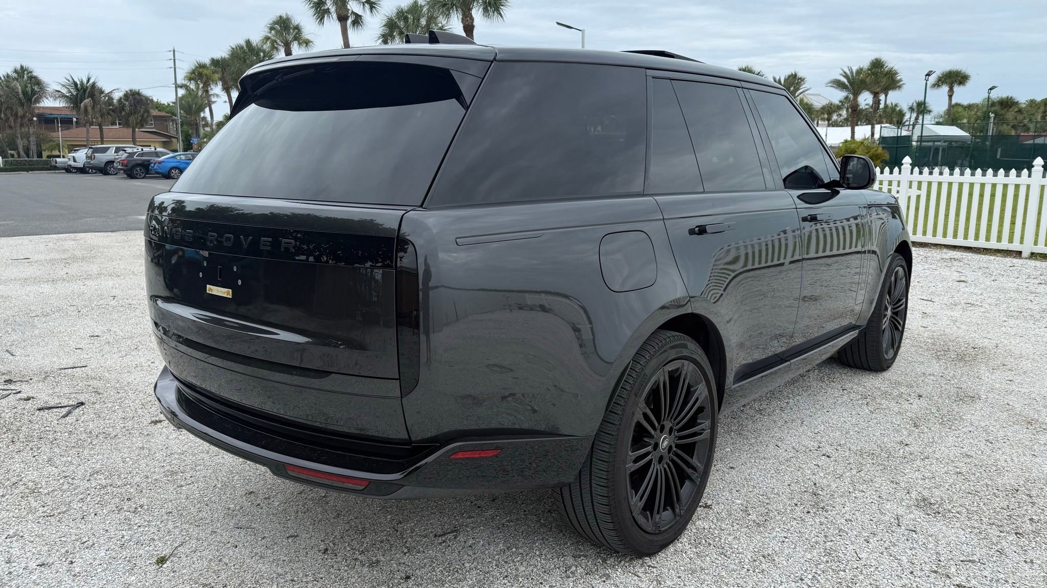Used 2025 Land Rover Range Rover SE AWD/4WD image 2