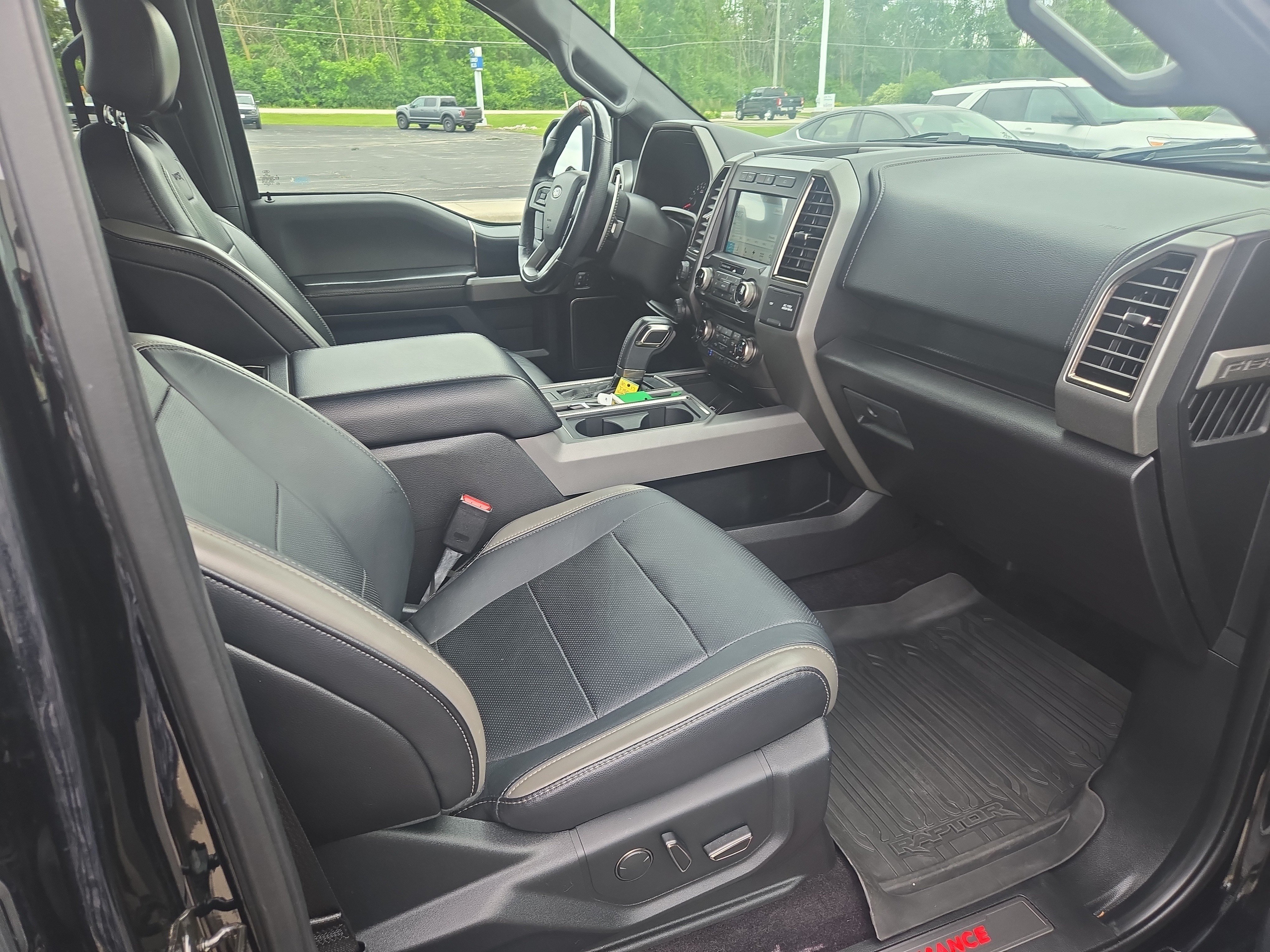 Used 2017 Ford F150 Raptor w/ Equipment Group 802A Luxury AWD/4WD image 26