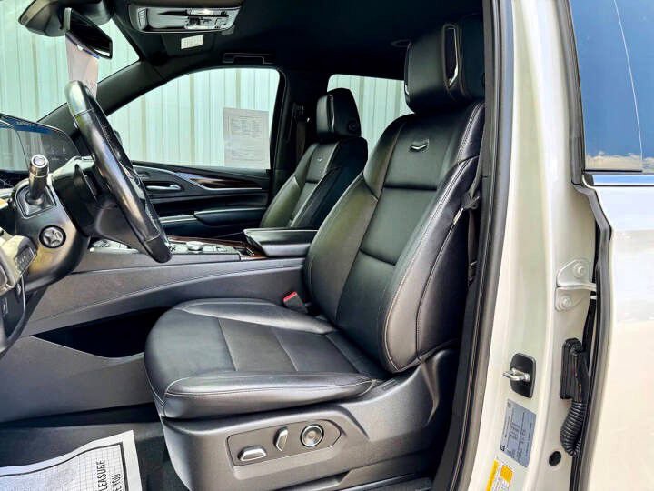 Used 2021 Cadillac Escalade Luxury image 10