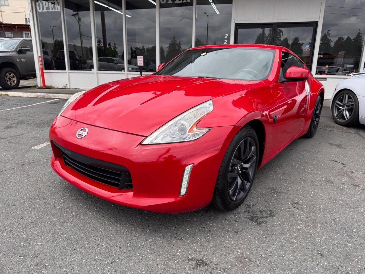 Used 2016 Nissan 370Z Coupe RWD image 1