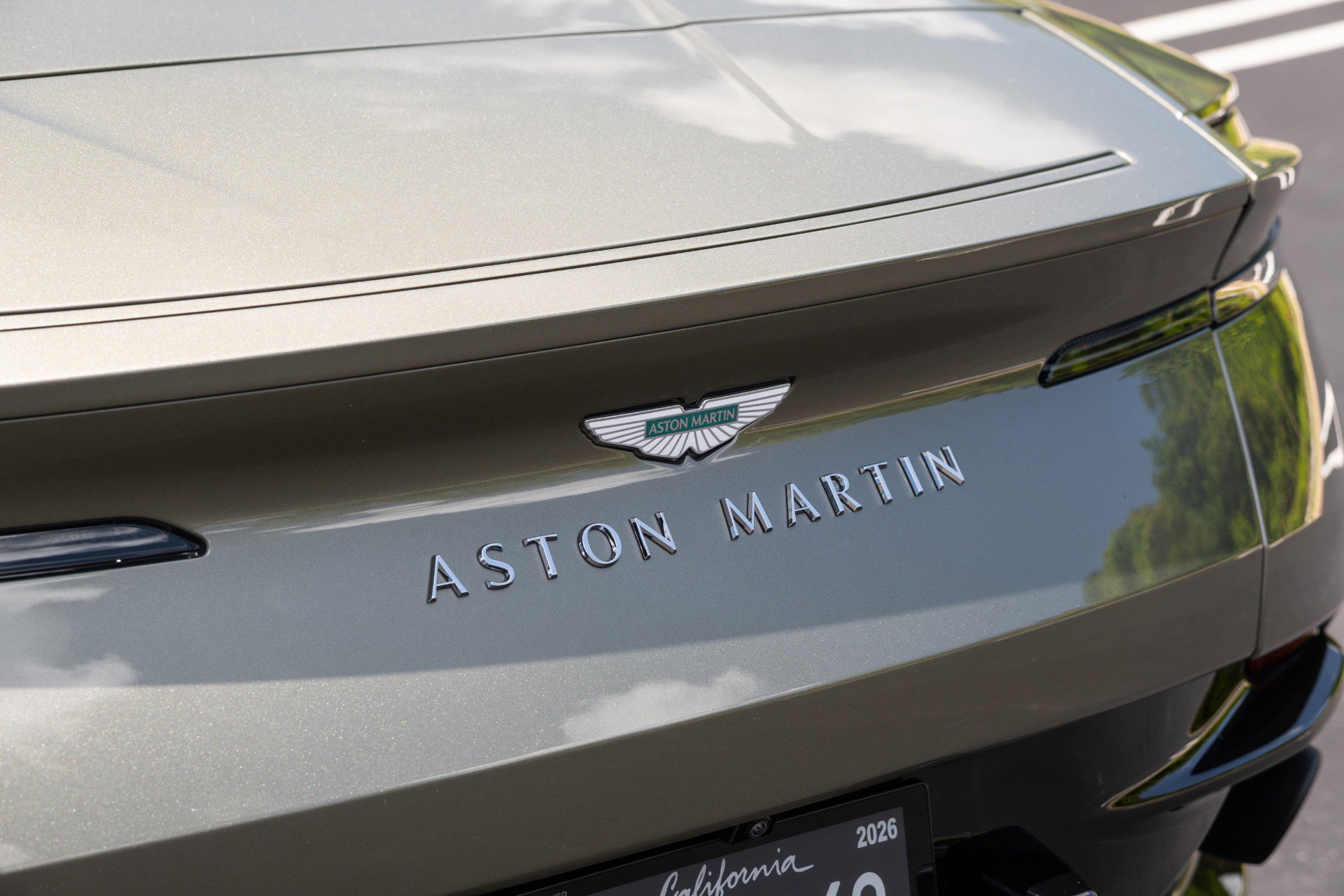 Used 2024 Aston Martin DB12 Convertible RWD image 18