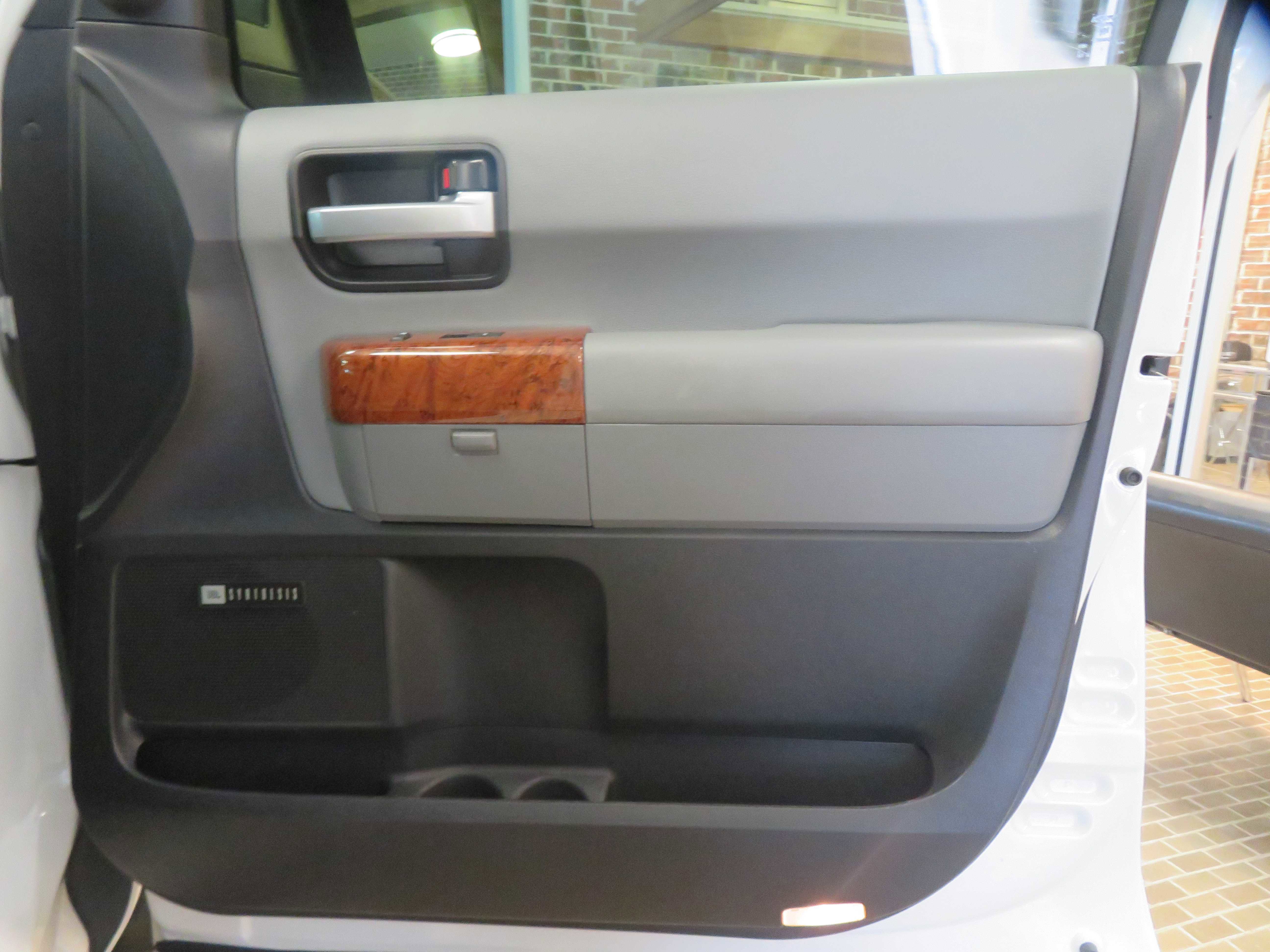 Used 2018 Toyota Sequoia Platinum AWD/4WD image 31