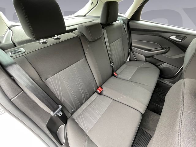 Used 2018 Ford Focus SE w/ Cold Weather Package image 18