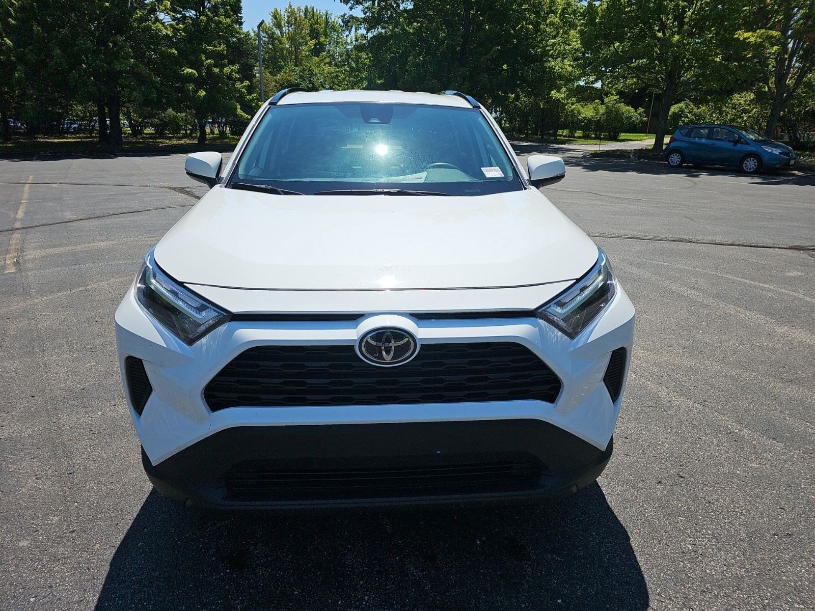 Used 2025 Toyota RAV4 XLE AWD/4WD image 9