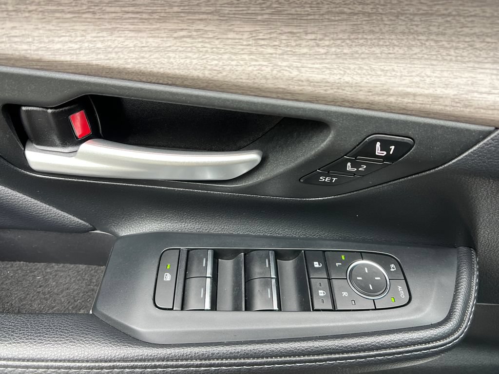 Used 2024 Toyota Grand Highlander AWD image 12