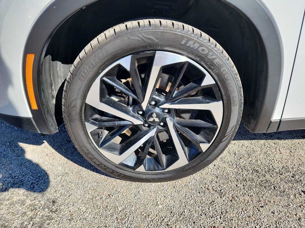 Used 2024 Mitsubishi Outlander SE Black Edition image 11