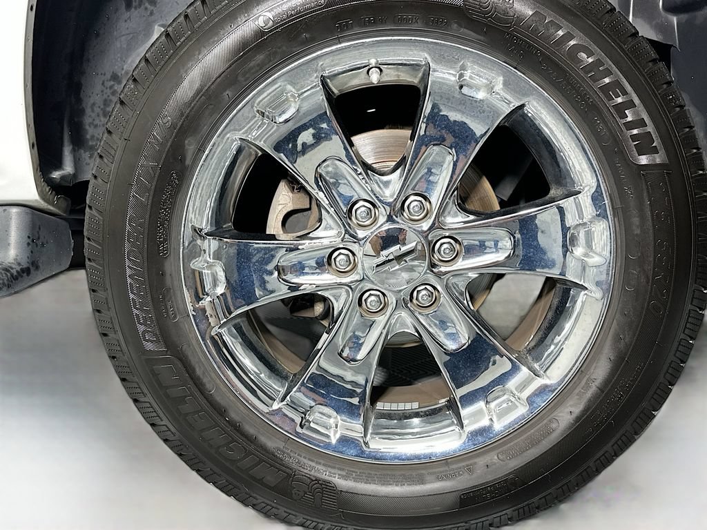 Used 2006 Chevrolet Suburban LS w/ Smart Select Package RWD image 27