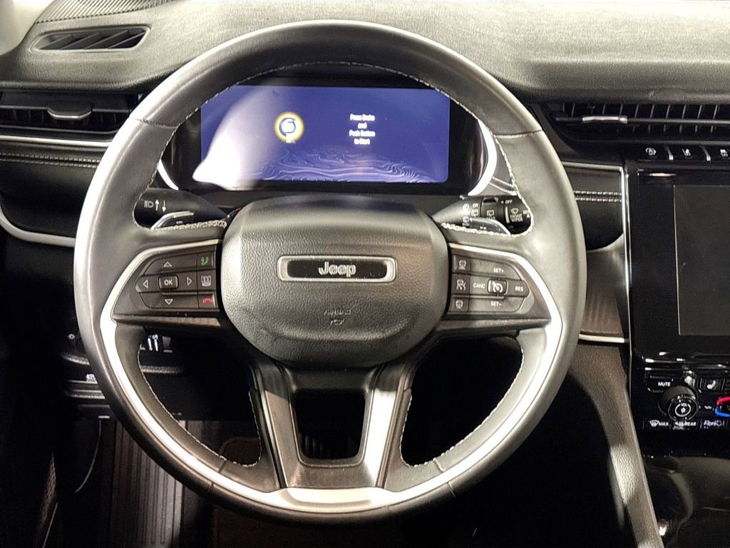 Used 2023 Jeep Grand Cherokee Laredo w/ Luxury Tech Group I image 13