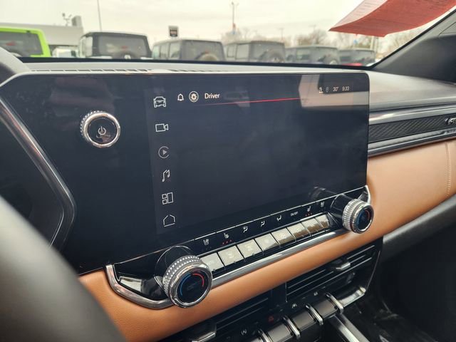 Used 2025 GMC Canyon AT4 w/ Technology Plus Package image 17