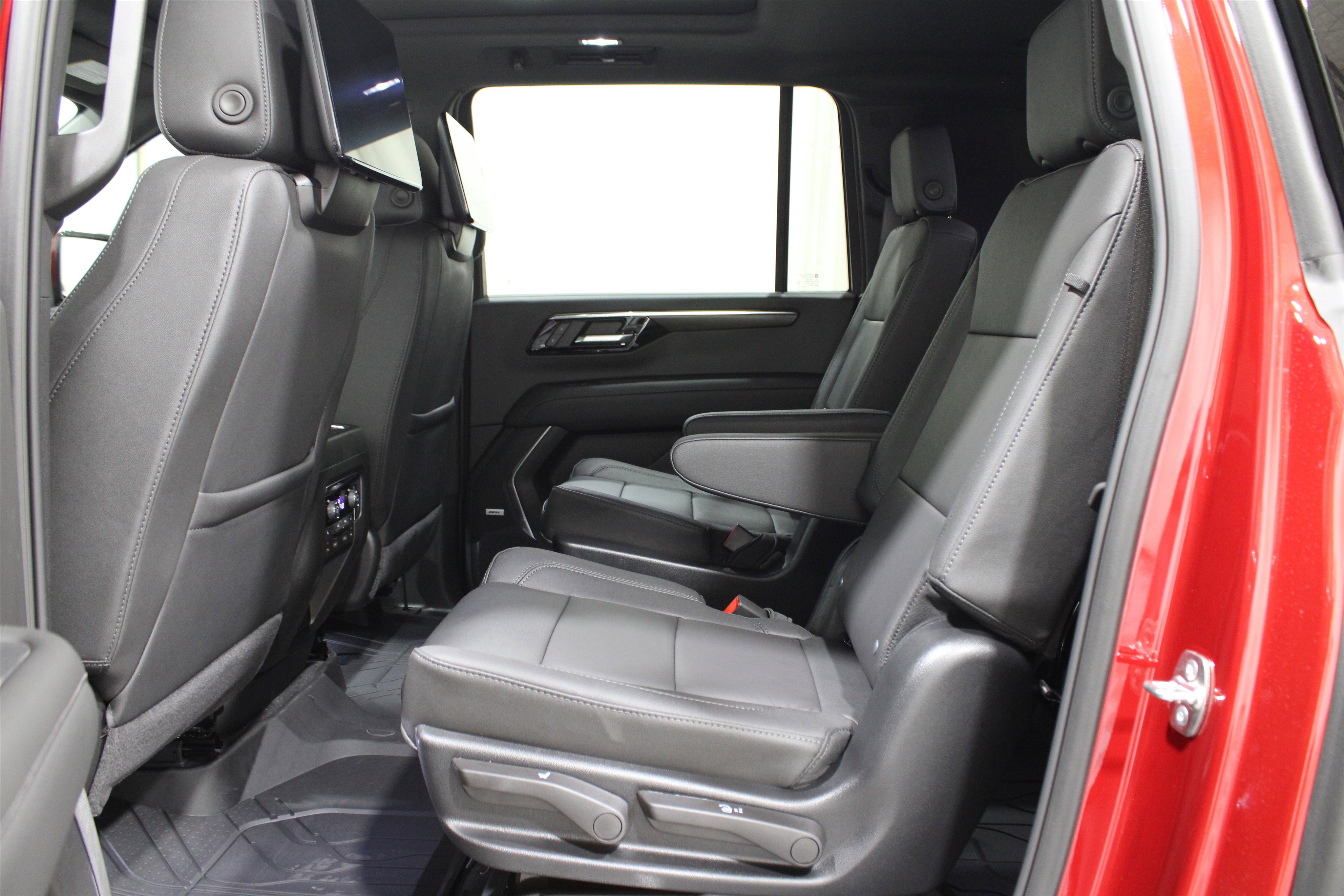 New 2026 Chevrolet Suburban Z71 w/ Z71 Off-Road Package image 26