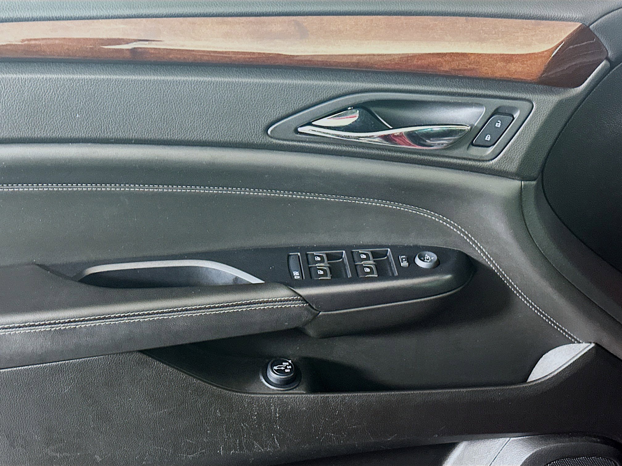 Used 2014 Cadillac SRX Luxury w/ Driver Awareness Package FWD image 15
