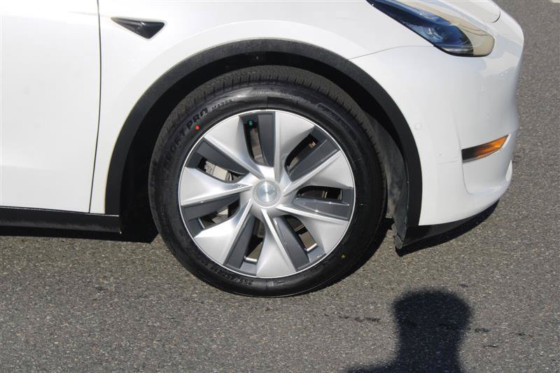 Used 2022 Tesla Model Y Long Range AWD/4WD image 9