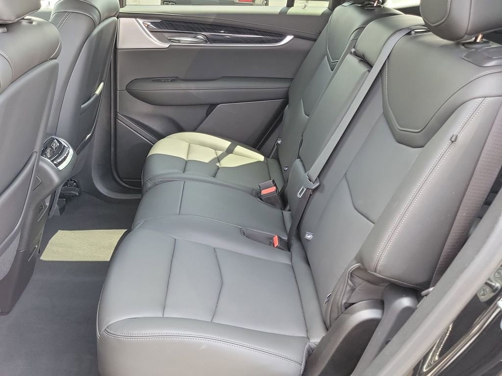 Used 2025 Cadillac XT6 Premium Luxury w/ Technology Package FWD image 25