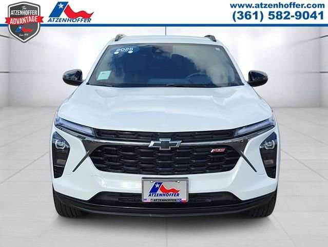 Used 2025 Chevrolet Trax RS image 2