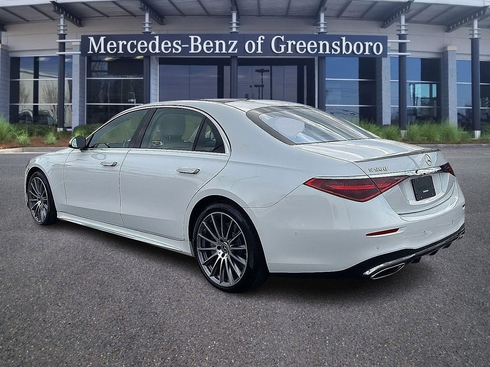 Used 2025 Mercedes-Benz S 580 4MATIC Sedan image 5