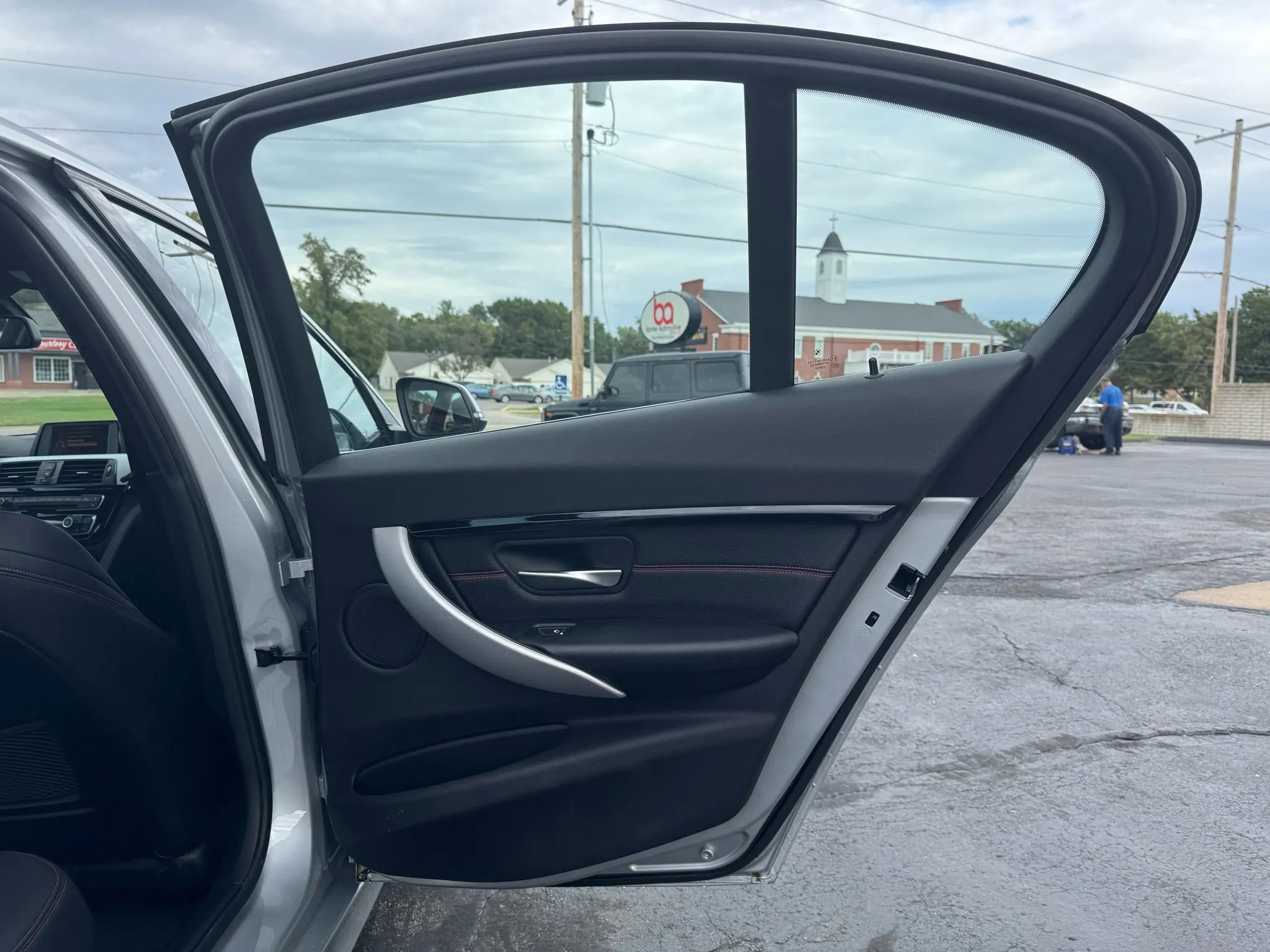 Used 2017 BMW 330e image 19