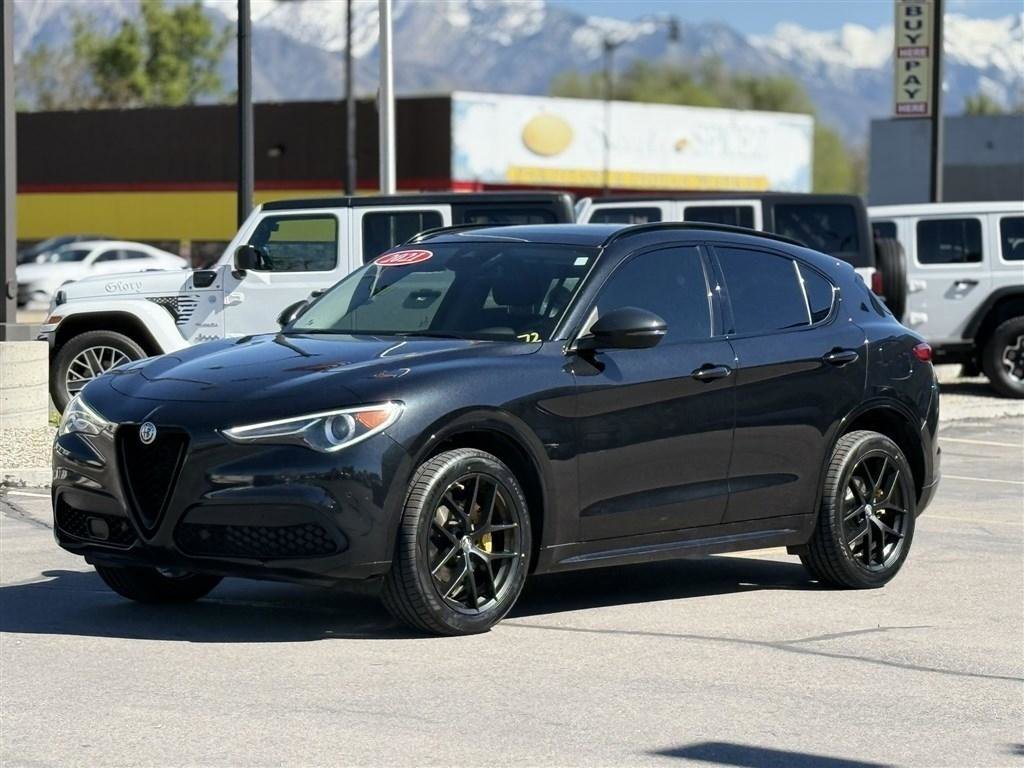 Used 2021 Alfa Romeo Stelvio Ti w/ Nero Edizione AWD/4WD image 3