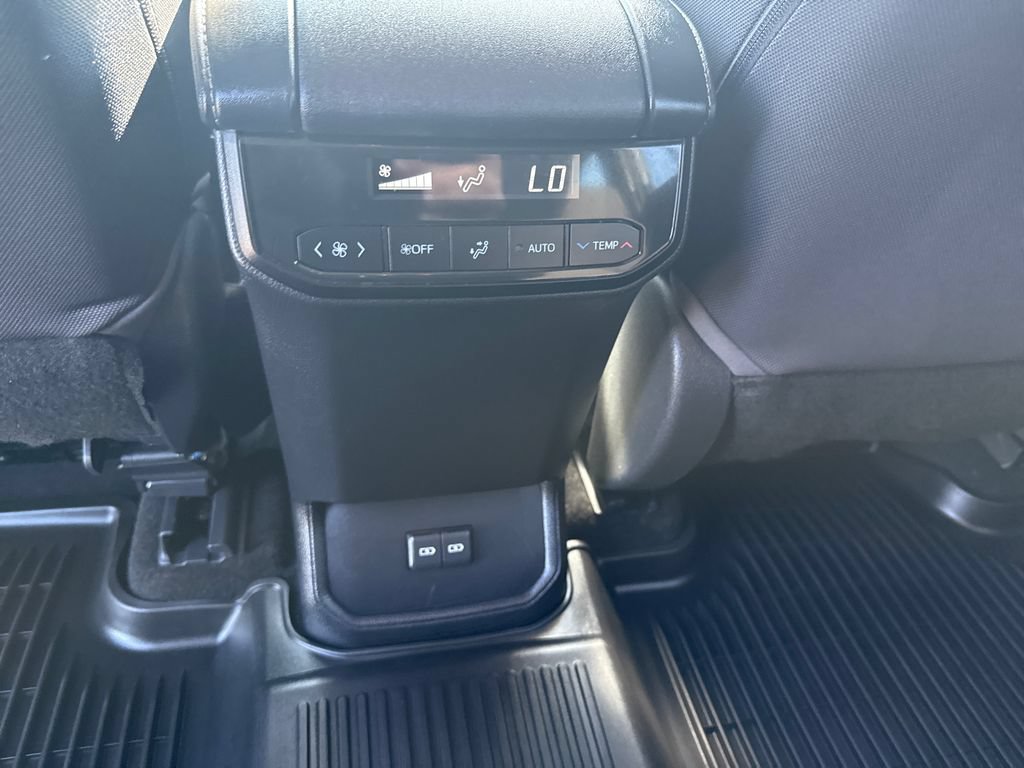 Used 2023 Toyota Highlander L FWD image 21
