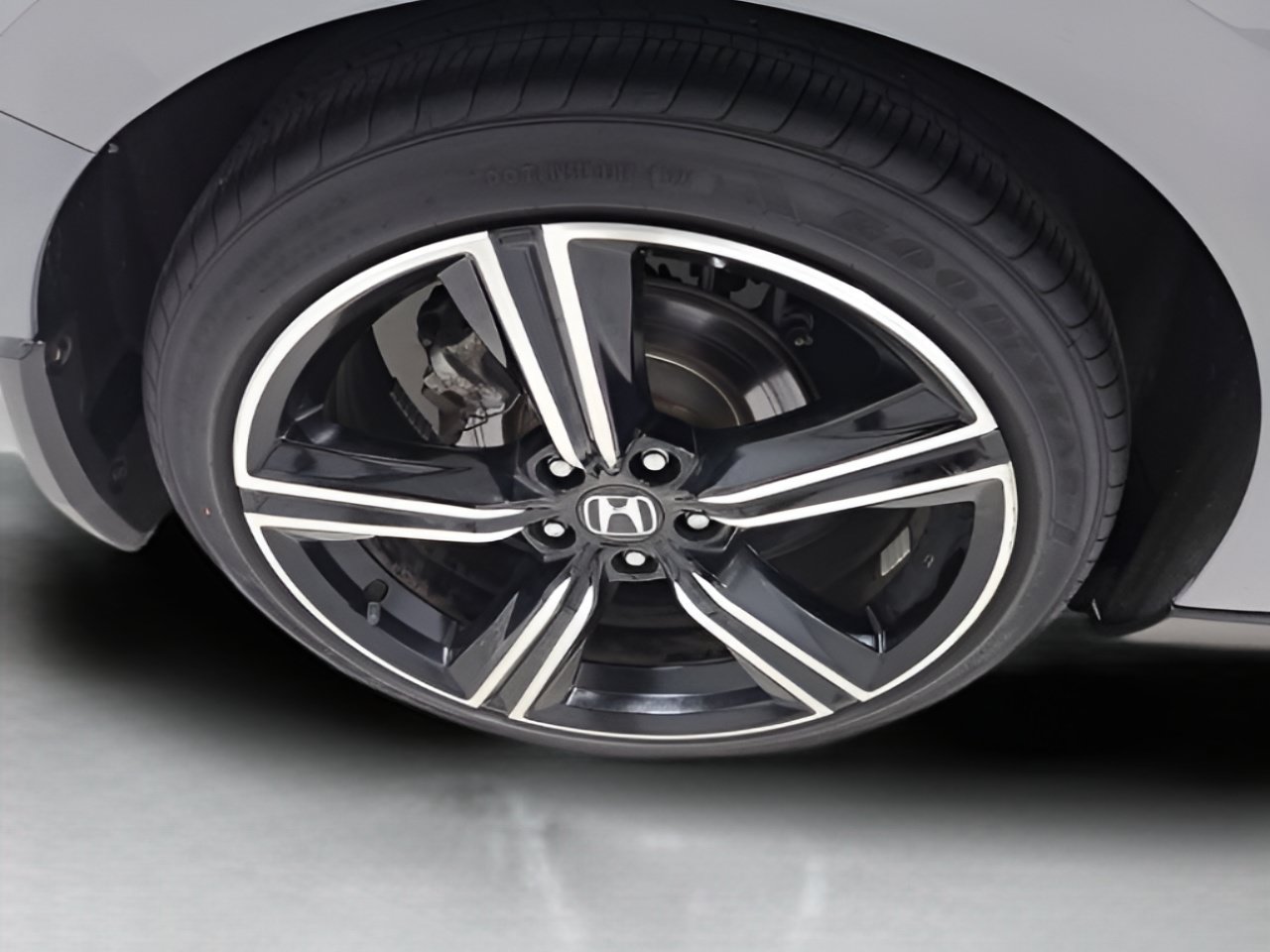 Used 2024 Honda Accord Sport image 9