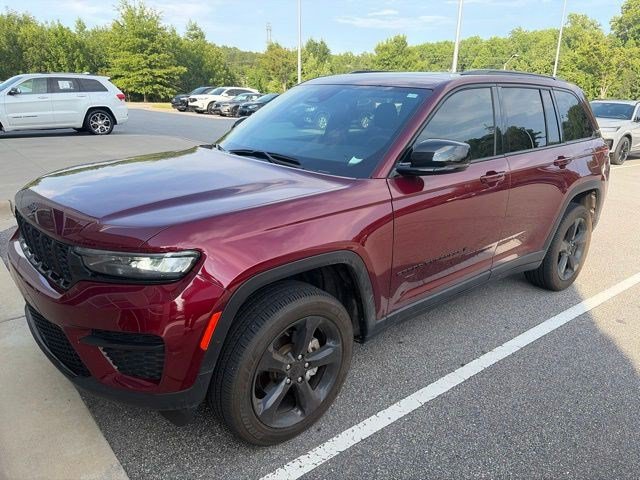Used 2024 Jeep Grand Cherokee Altitude AWD/4WD image 1