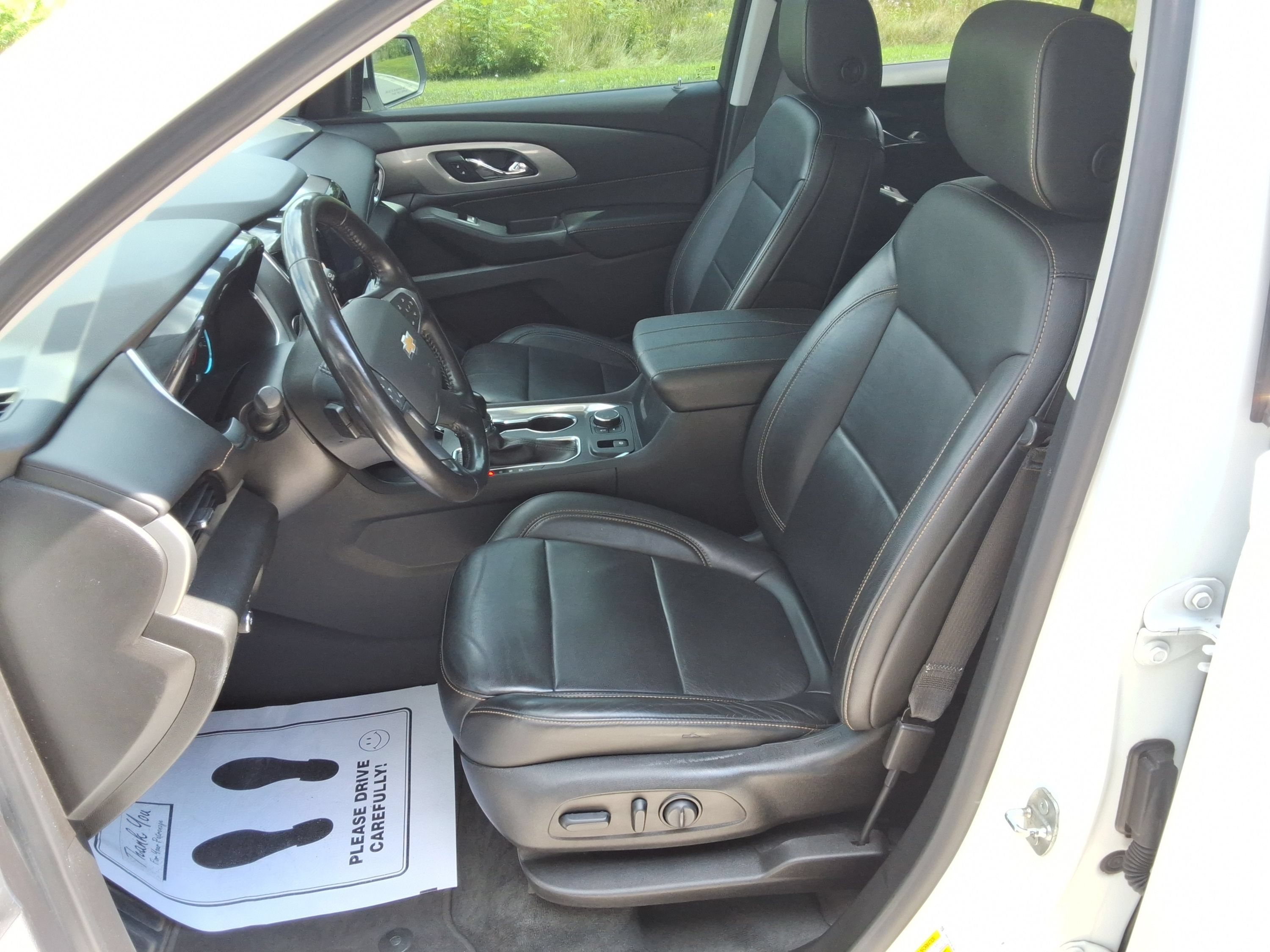 Used 2021 Chevrolet Traverse LT w/ LT Premium Package AWD/4WD image 29